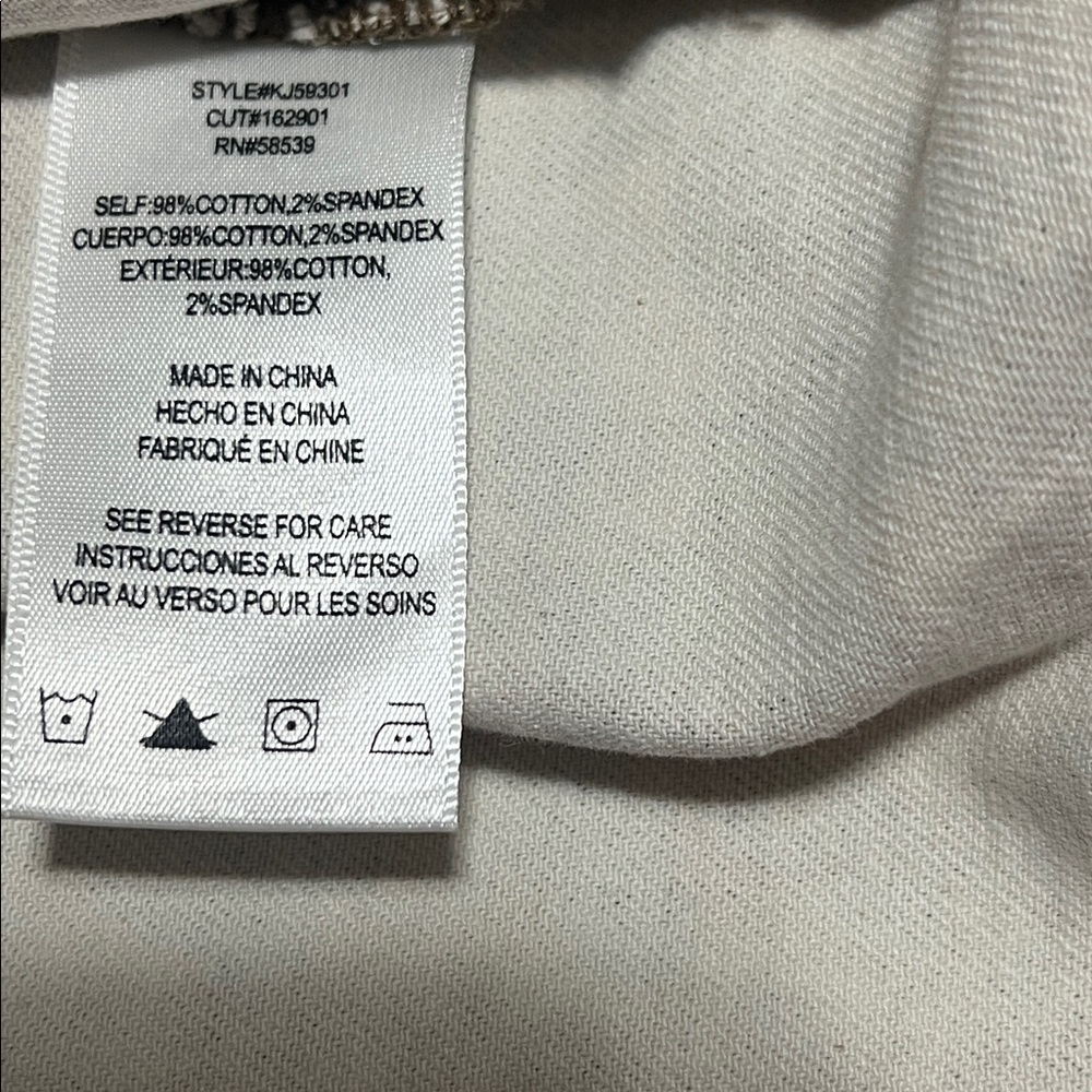 Kut from the Kloth Leopard Print Jean Jacket - Black and Tan. XL - Picture 4 of 9